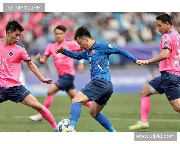 杭州足球队团队协作引发热议球迷对战术配合和球员表现的不同看法